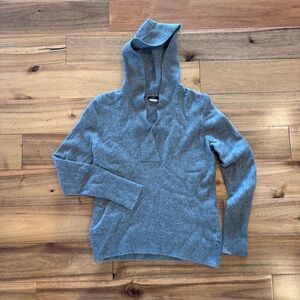 J Crew size Large 50% wool 30% Nylon 15% Cahmere hooded Sweater